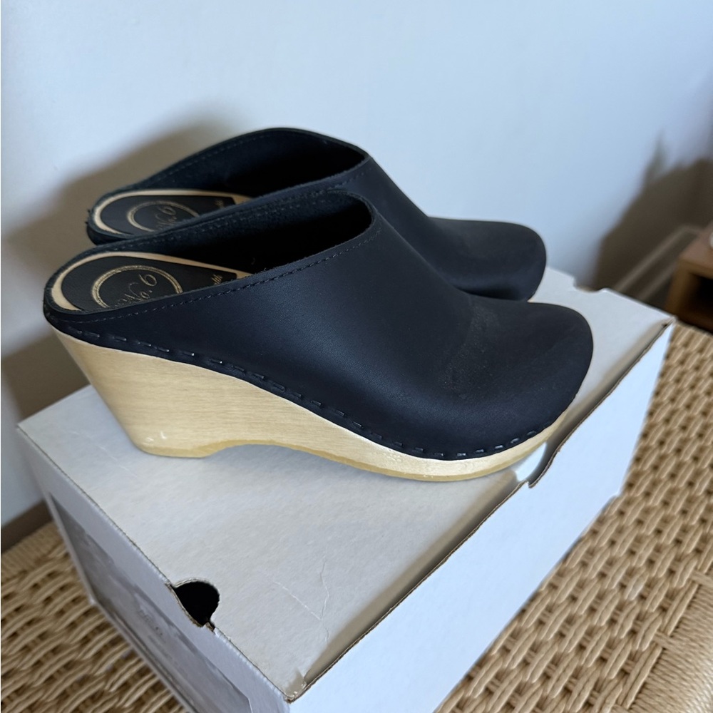 No. 6 New School Clogs in black